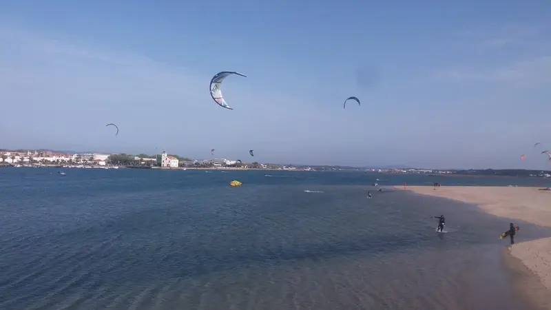 Kitesurfing at Esposende Lagoa