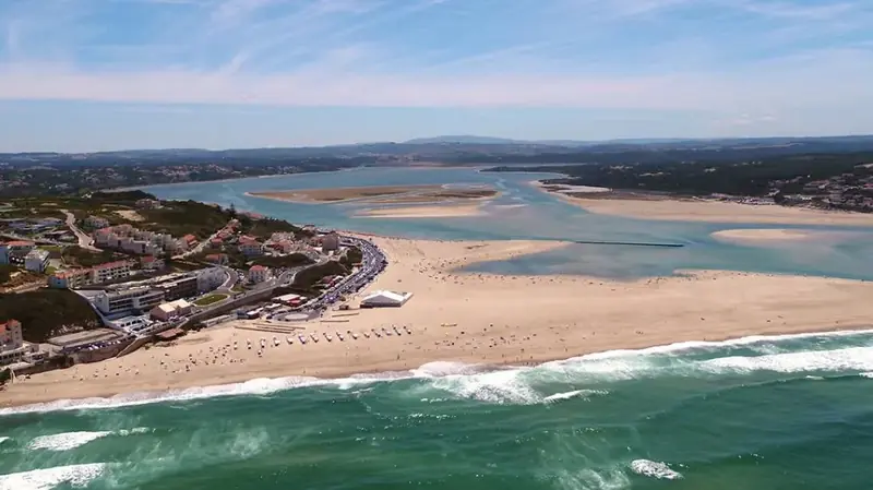 Kitesurfing at Foz do Arelho - Ocean