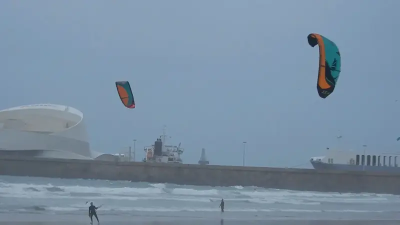 Kitesurfing at Matosinhos