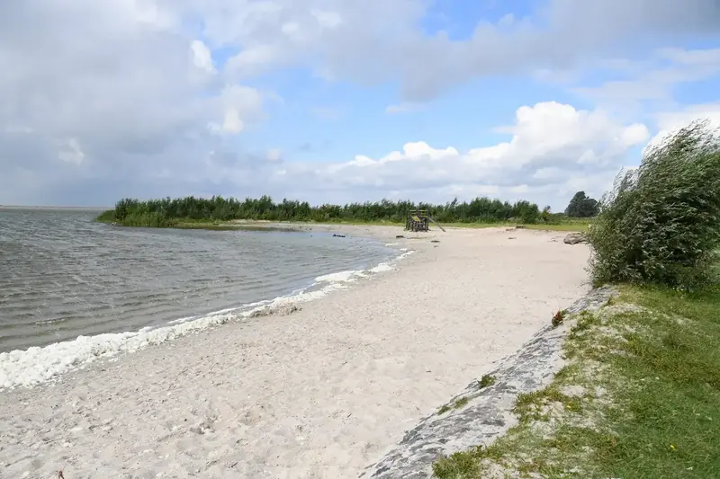 Kitesurfing at Mirns