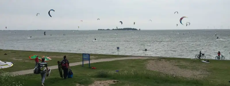 Kitesurfing at Muiderberg