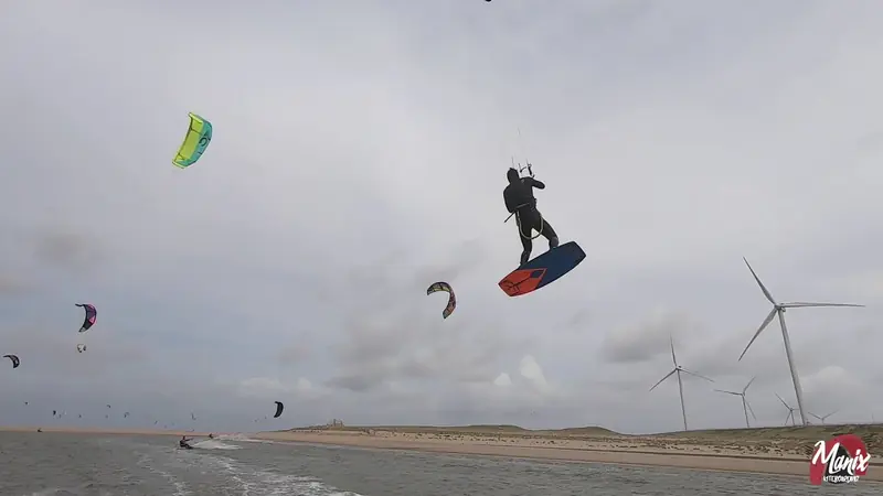 Kitesurfing at Muiderzand
