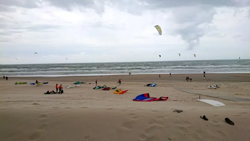 Kitesurfing at Noordwijk aan Zee