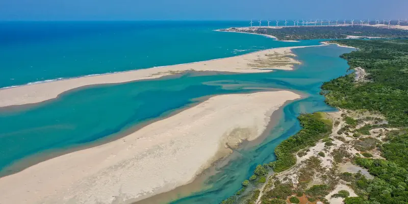 Kitesurfing at Patos