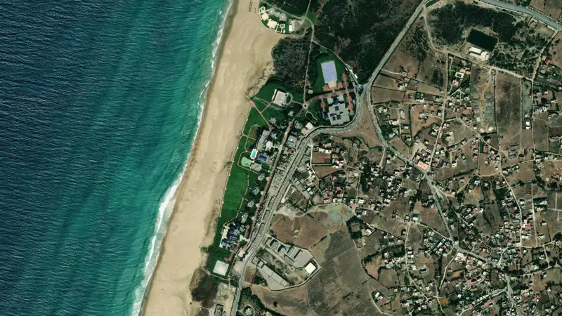 Kitesurfing at Achakar