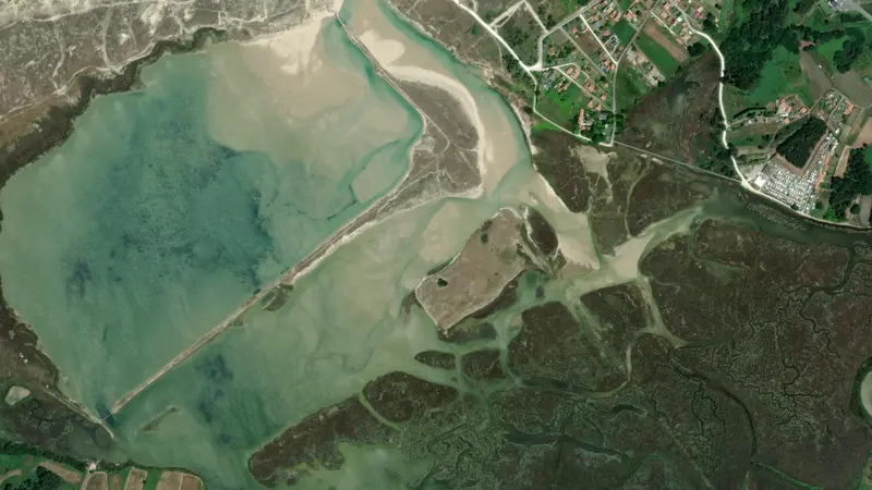 Kitesurfing at Baldaio
