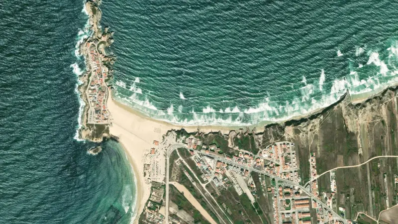 Kitesurfing at Baleal