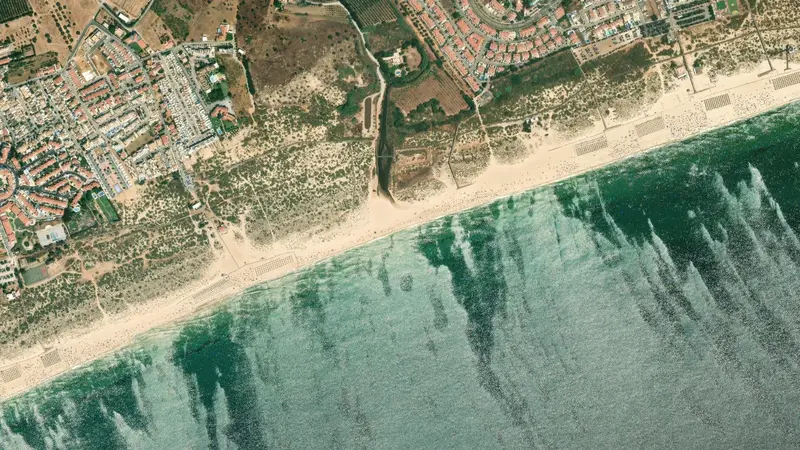 Kitesurfing at Cabanas de Tavira