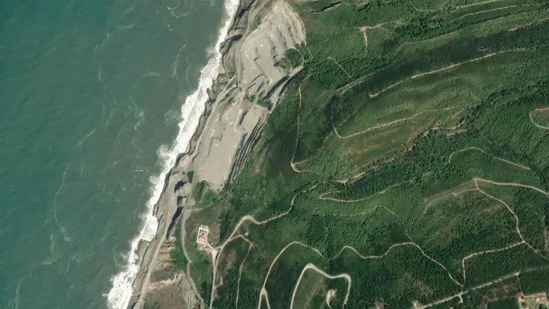 Kitesurfing at Cabo Mondego