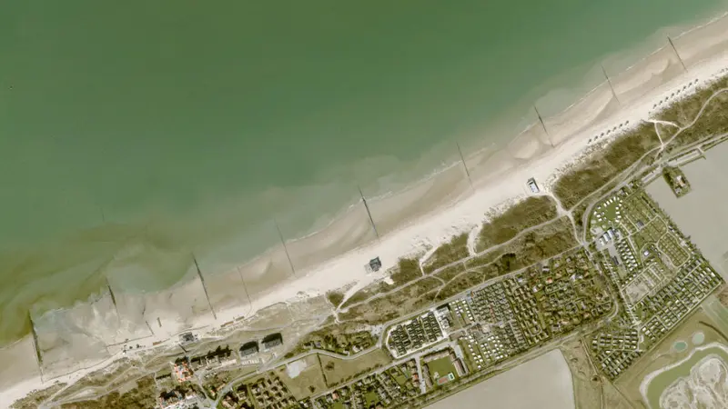 Kitesurfing at Cadzand-Bad