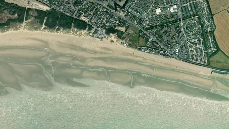 Kitesurfing at Camber Sands