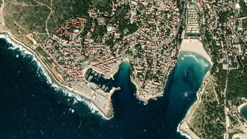 Kitesurfing at Carro