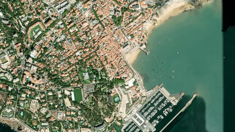Kitesurfing at Cascais
