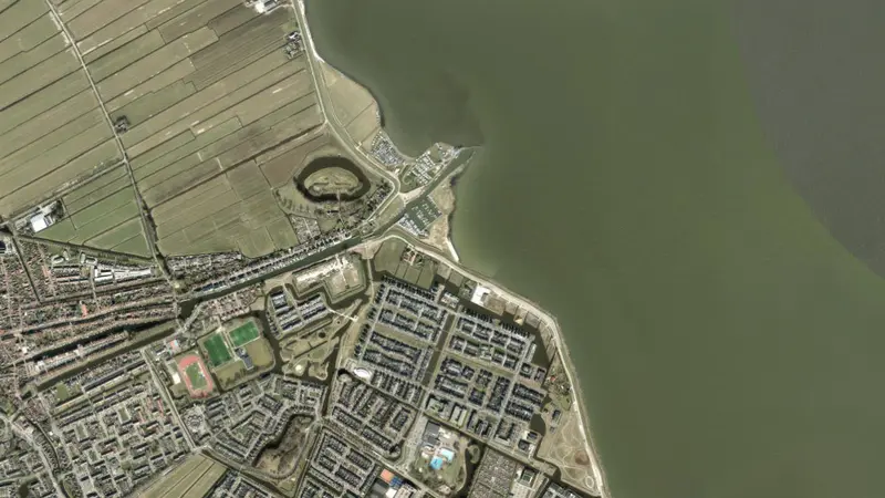 Kitesurfing at Edam