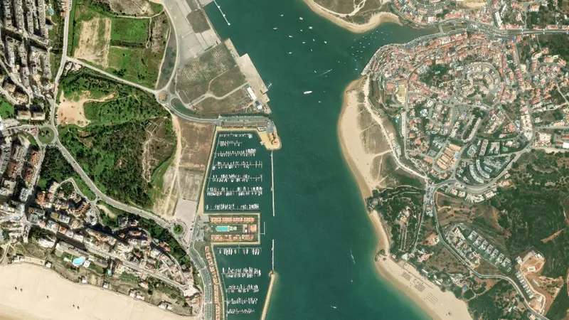 Kitesurfing at Ferragudo
