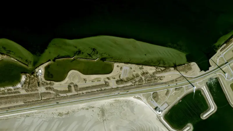 Kitesurfing at Grevelingendam