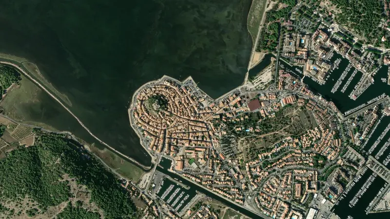Kitesurfing at Gruissan