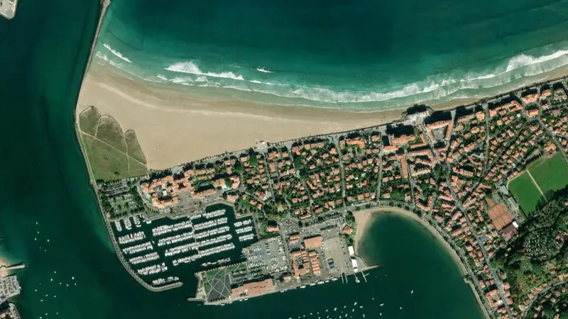 Kitesurfing at Hendaye