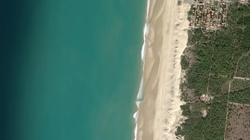 Kitesurfing at Hourtin-Plage