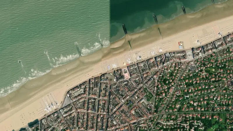 Kitesurfing at Knokke-Heist