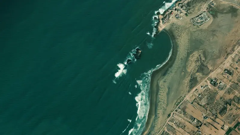 Kitesurfing at La Bibah