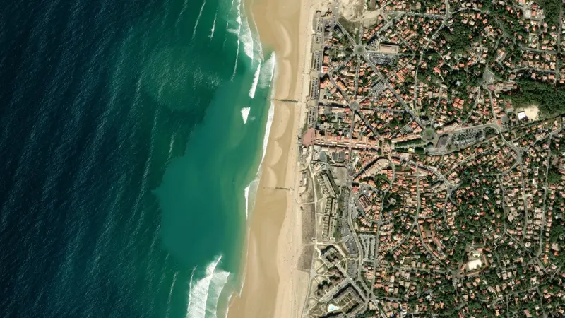 Kitesurfing at Lacanau