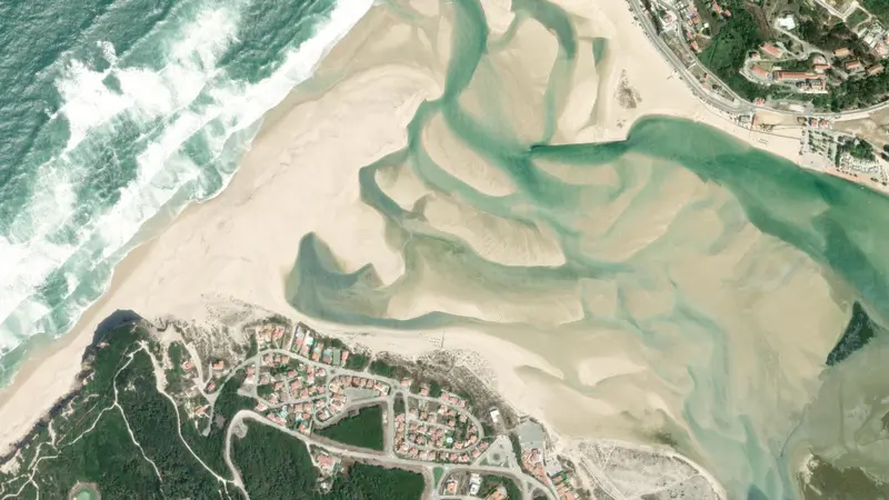 Kitesurfing at Lagoa de Obidos - Sul