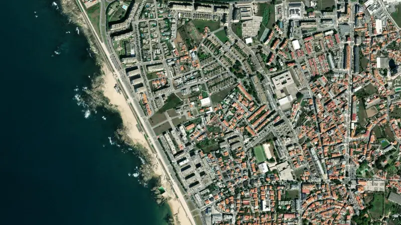 Kitesurfing at Leça da Palmeira