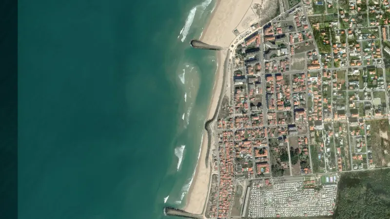 Kitesurfing at Maceda