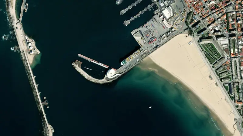 Kitesurfing at Matosinhos