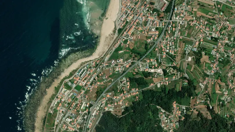 Kitesurfing at Moledo