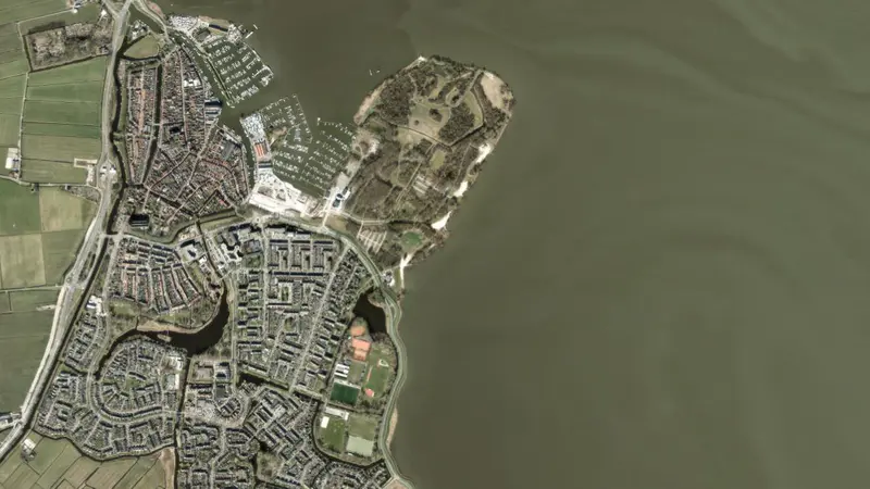 Kitesurfing at Monnickendam