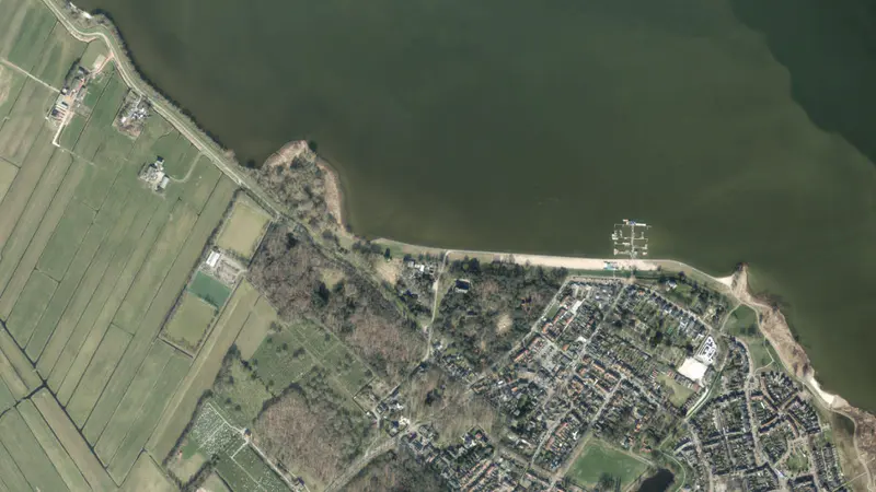 Kitesurfing at Muiderberg