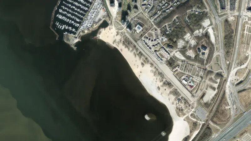 Kitesurfing at Muiderzand