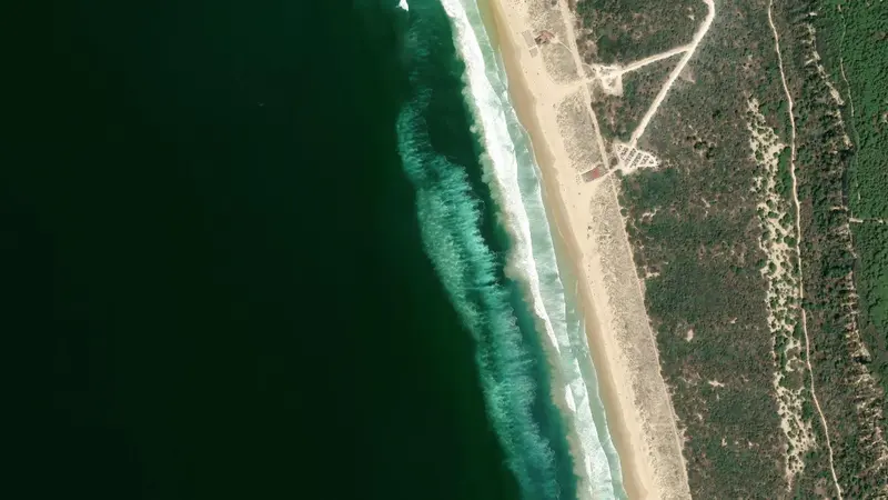 Kitesurfing at Nova Vaga Kitebeach