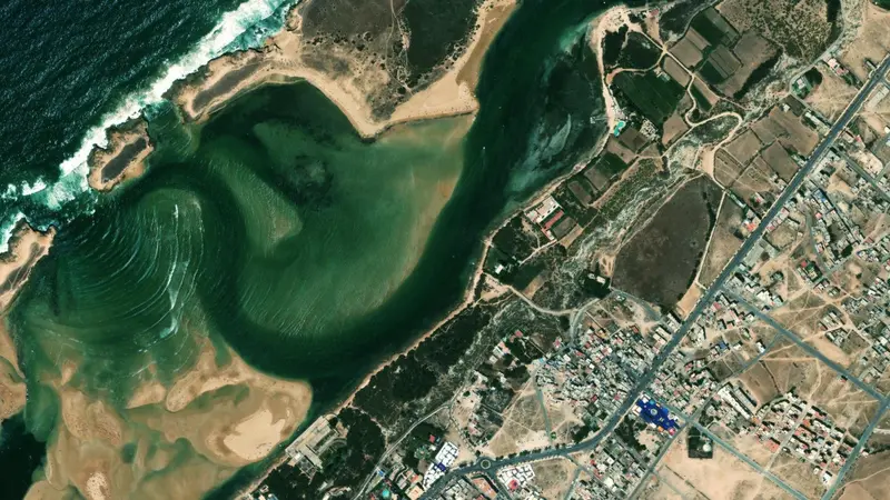 Kitesurfing at Oualidia Atlantic