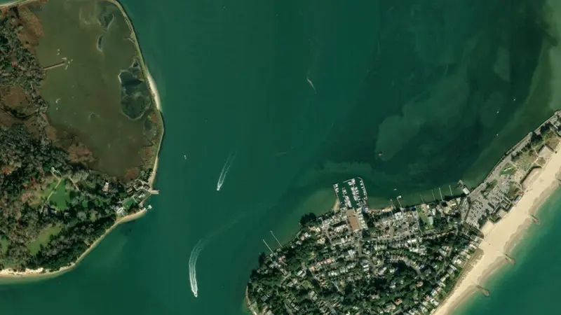 Kitesurfing at Poole Harbour