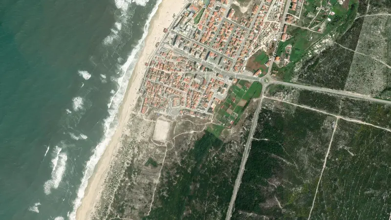 Kitesurfing at Praia da Vieira