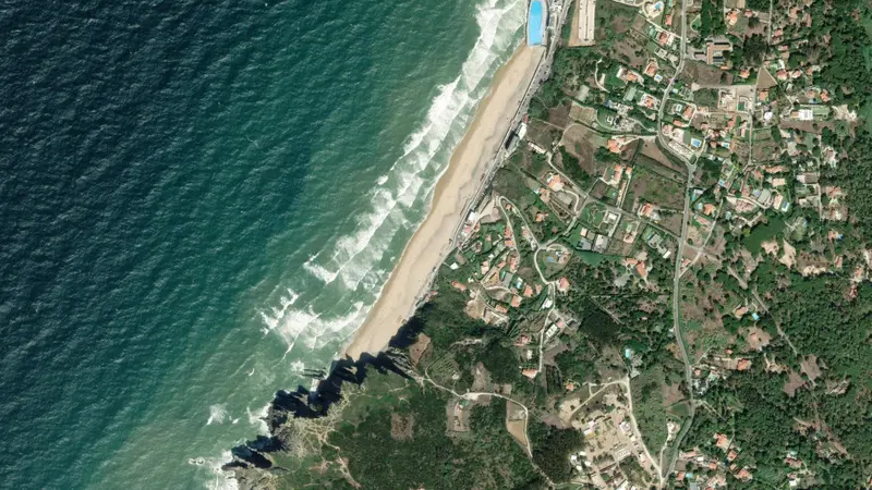 Kitesurfing at Praia Grande