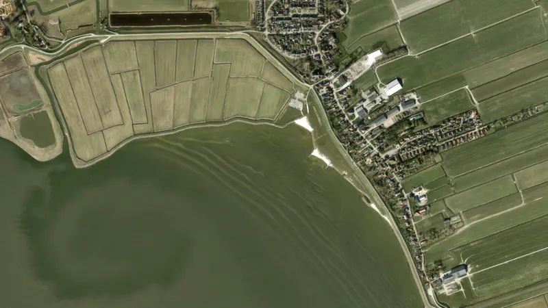 Kitesurfing at Schellinkhout