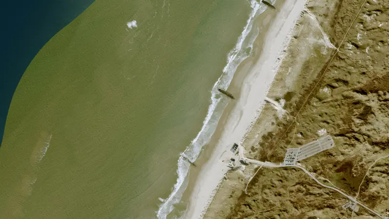 Kitesurfing at Texel - Paal 17