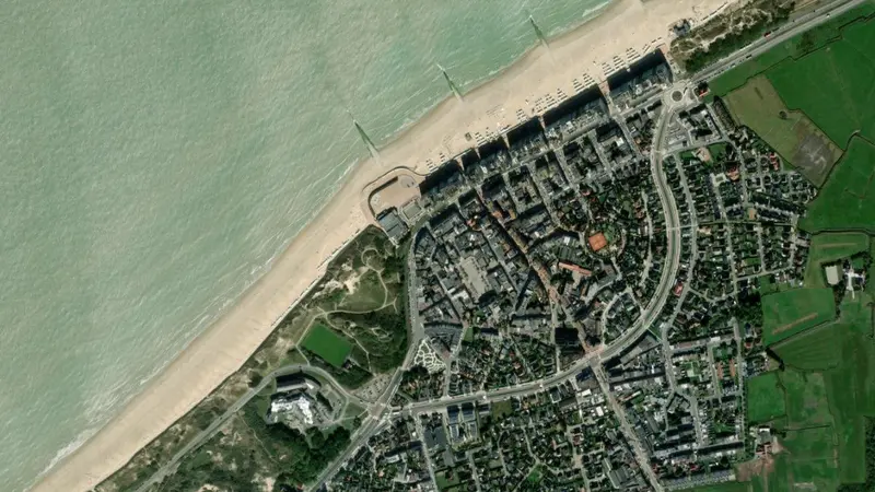Kitesurfing at Wenduine