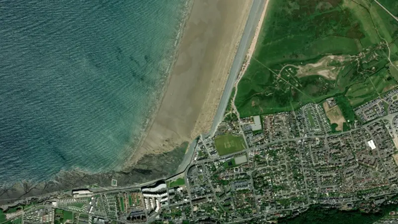 Kitesurfing at Westward Ho!