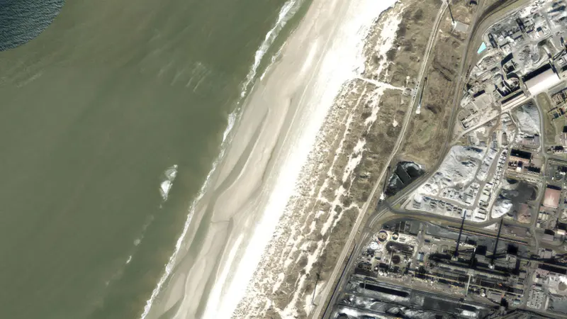 Kitesurfing at Wijk aan Zee