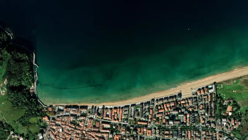 Kitesurfing at Zarautz